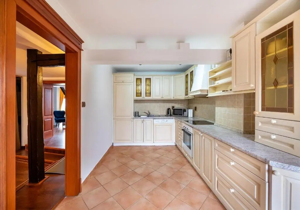 5BR 2BATH Masarykovo nábřeží apartment