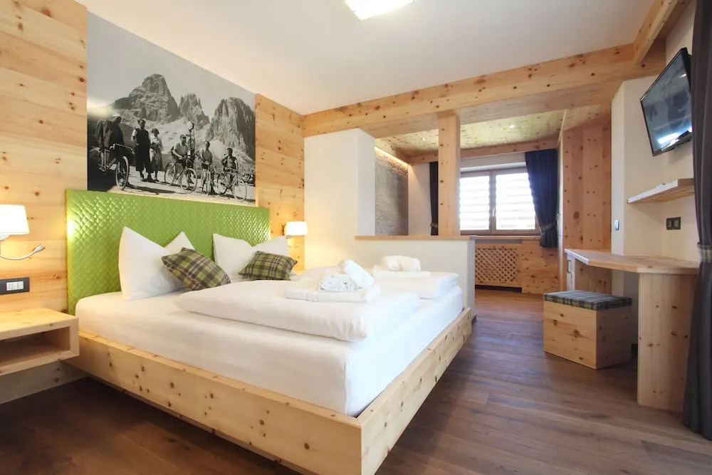 DOLOMITES B&B - Suites, Apartments and SPA
