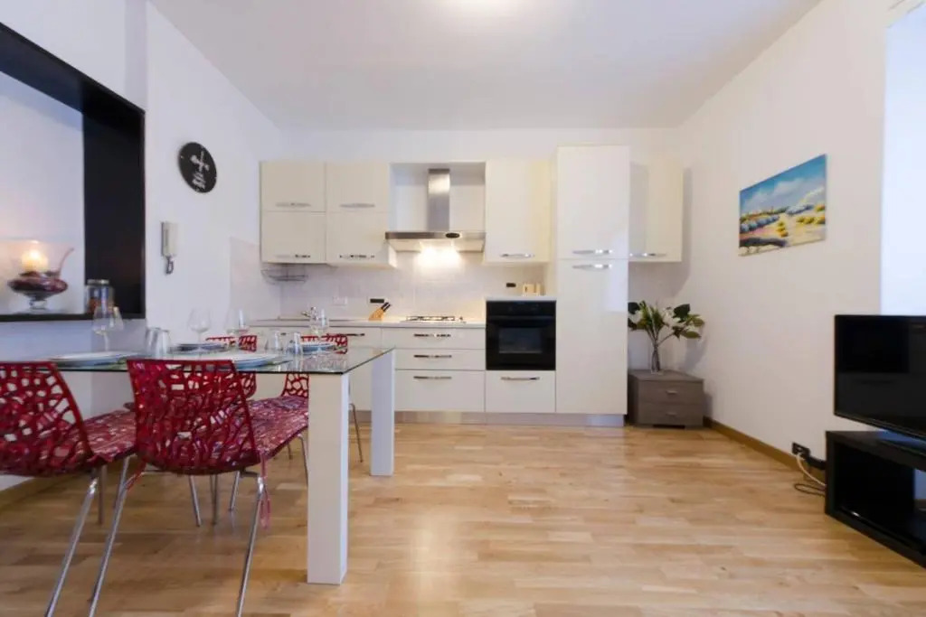ALTIDO Elegant 1 BR Apt moments from the Sea