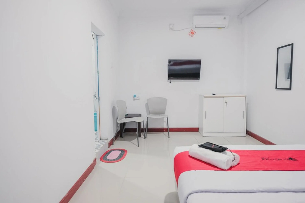 RedDoorz near Nagoya Hill Batam 4