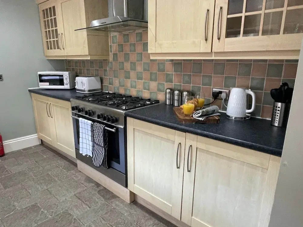 Lovely 3 Bedroom Apartment In Newcastle Upon Tyne With Free Parking