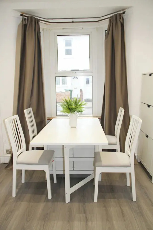 London Retreat-2 Bedroom House Parking & Garden