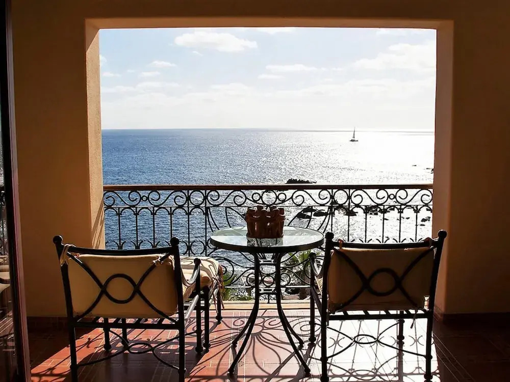 Charming 1BR With Ocean View in Cabo San Lucas