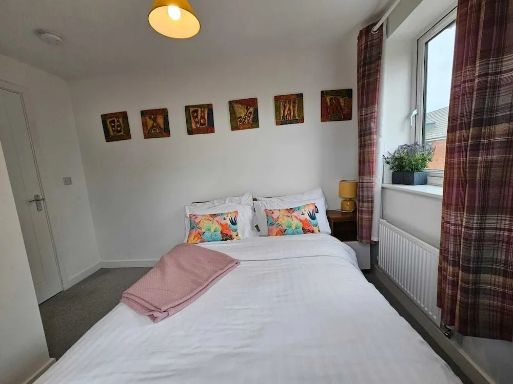 Ipswich - 3 Beds - Sleeps 6 - Private Garden