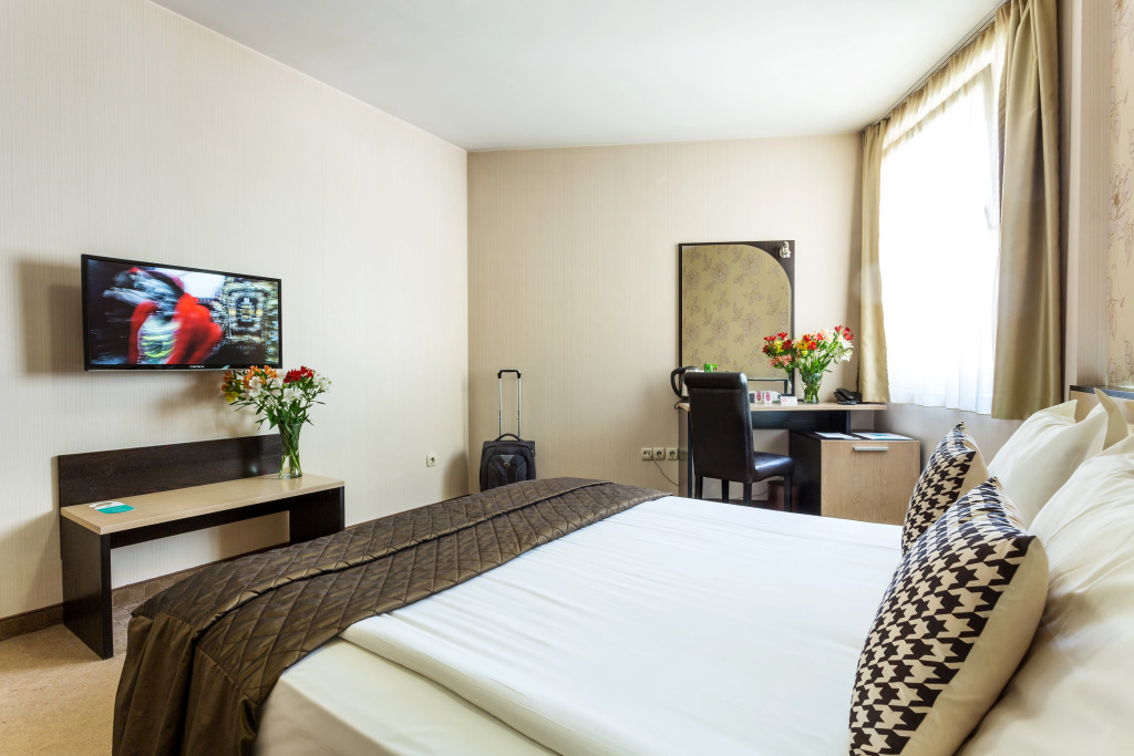 City Avenue Hotel