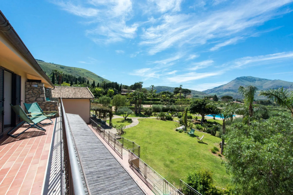 L Ulivo Blu - One-bedroom With Sea View by Wonderful Italy