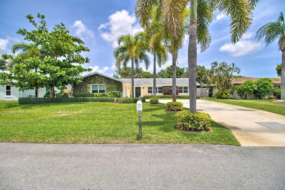 2 Mi to Dtwn: Luxury Getaway in Palm Beach Gardens