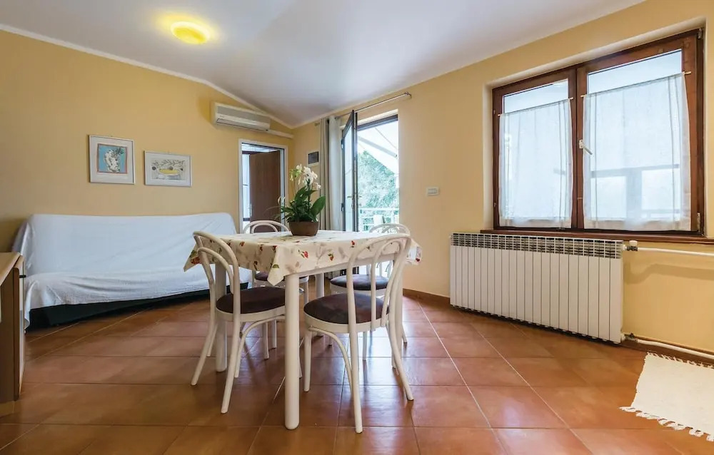 Stunning Home in Porec With Wifi and 2 Bedrooms