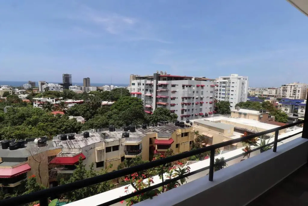 Sleek 1-Bedroom Condo w/Rooftop Hot tub in Gazcue