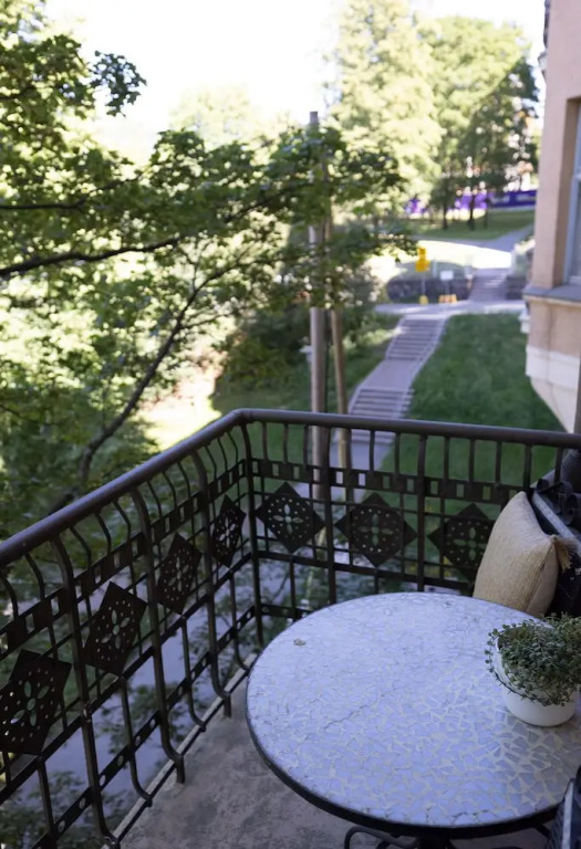 2ndhomes Charming 2BR Home w Balcony