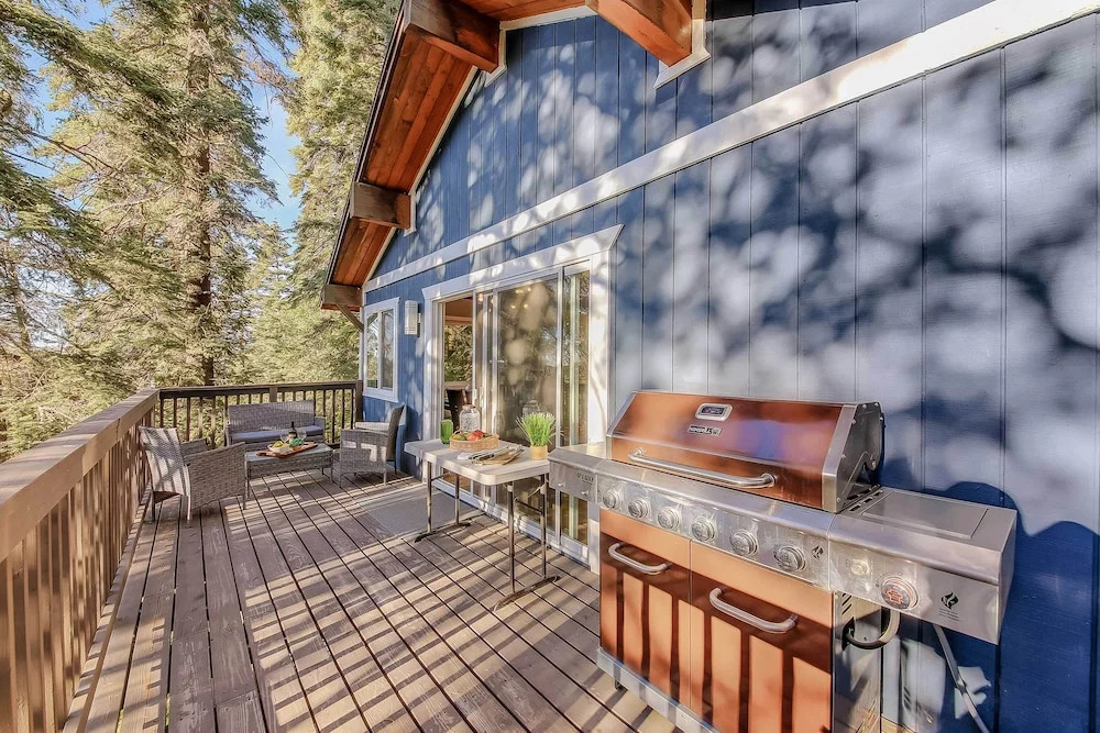 Tree-Lined Lake Arrowhead Cabin ~ 1 Mi to Village