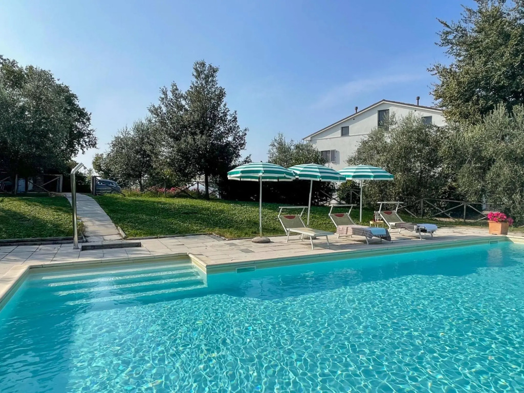 Scenic apartment in Belvedere Ostrense with private pool