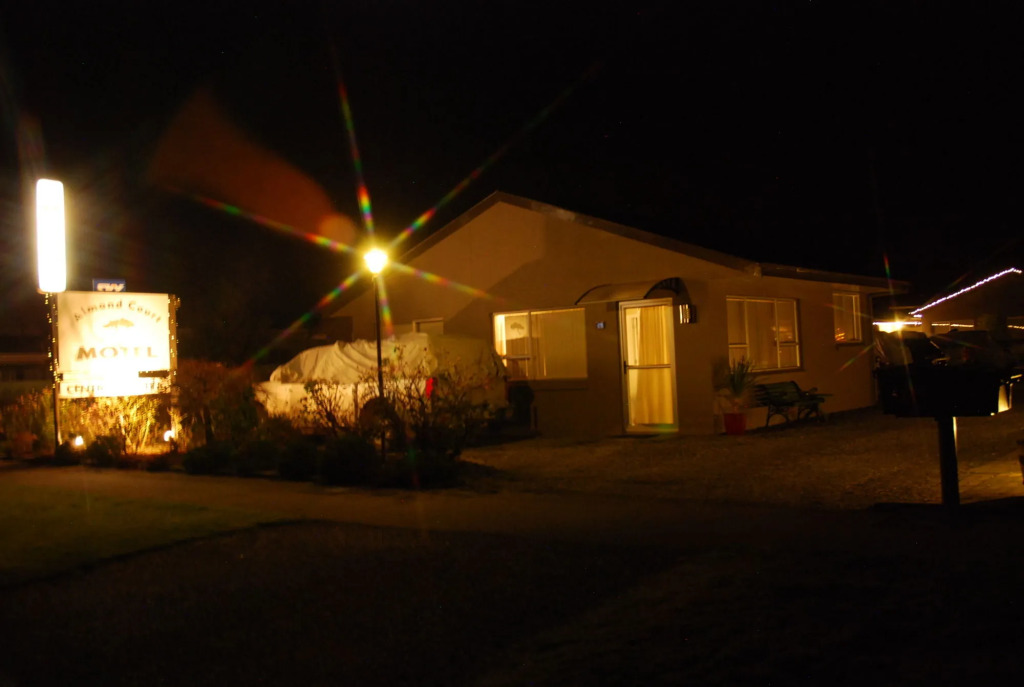 Almond Court Motel