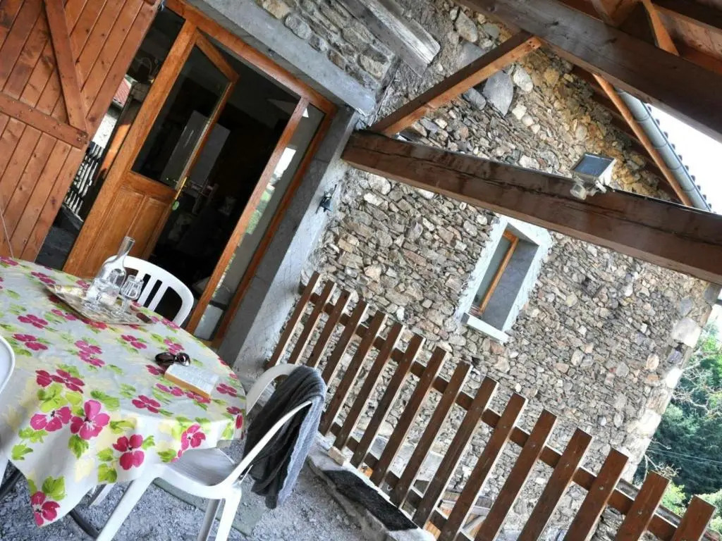 Gîte 13 pers. avec patio, proximité Parc du Pilat, animaux admis, parking - FR-1-496-72