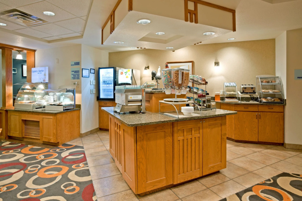 Holiday Inn Express & Suites - Worthington by IHG