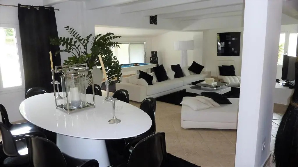 Villa Petra Bianca 8 chambres 16 pers À proximité de la Marina de Bonifacio Piscine Chauffée
