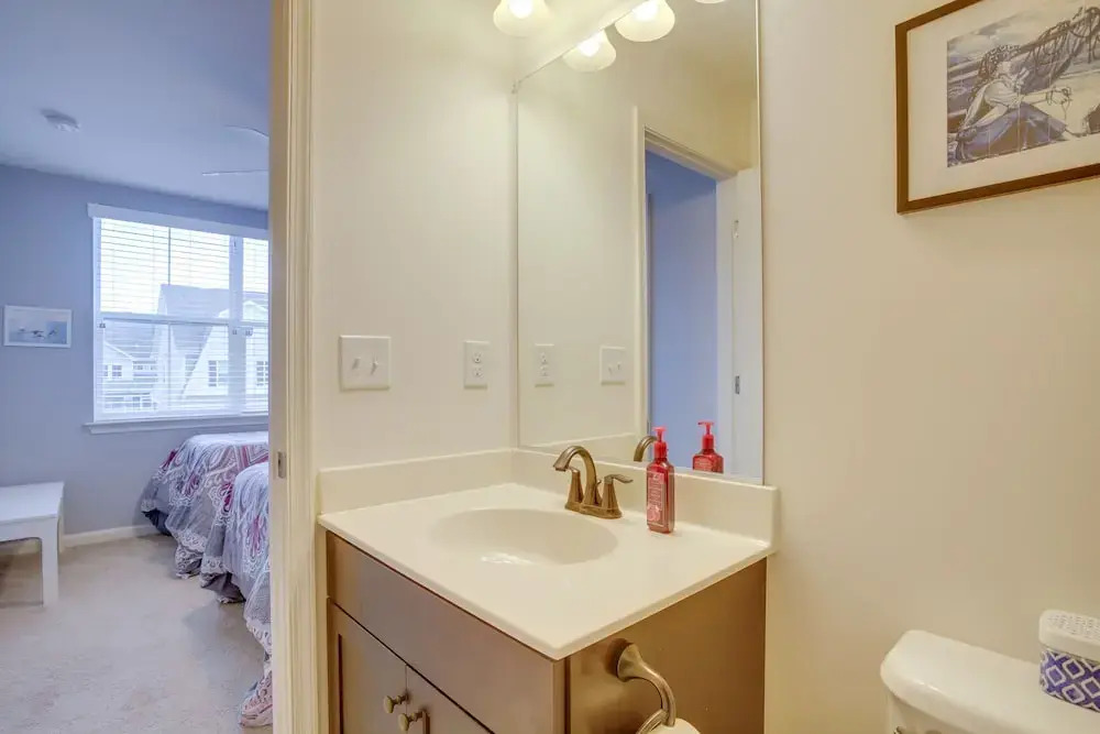 Shuttle to Beach: Millville Townhome w/ Porch