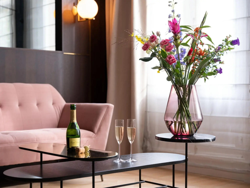 Spinoza Suites