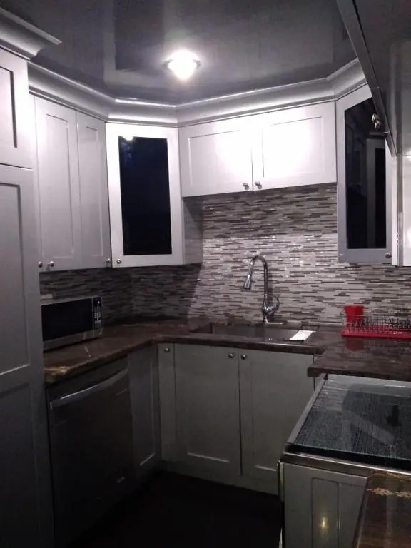 2bed apt with 24hr Security*