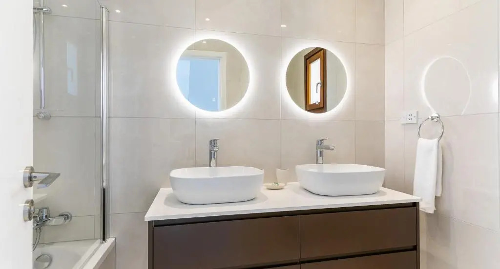 Modern apartment NZ11 large balconies with Sea and Mountain Views