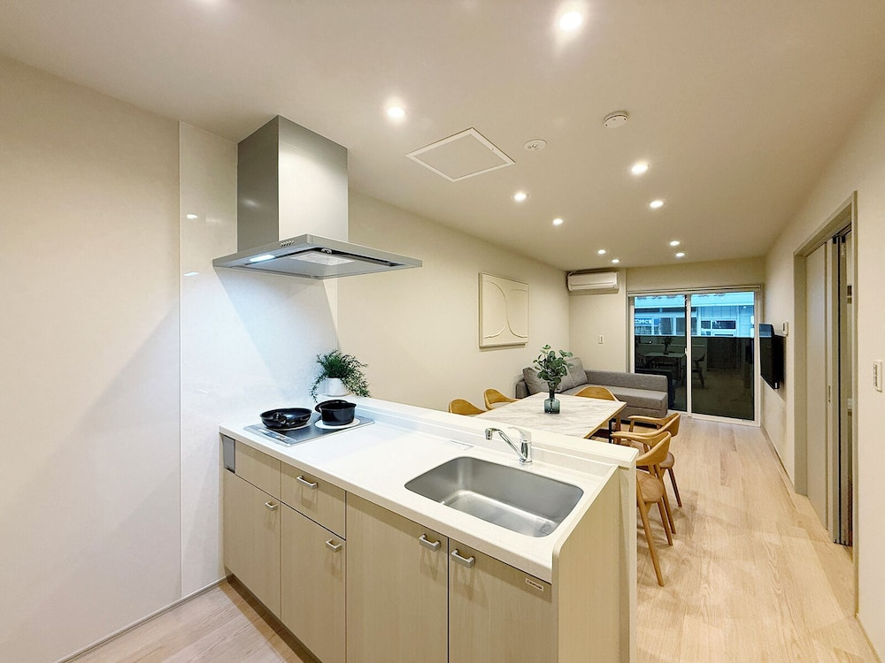 THE SAKAI SUITE by b hotel - New Spacious Apartments