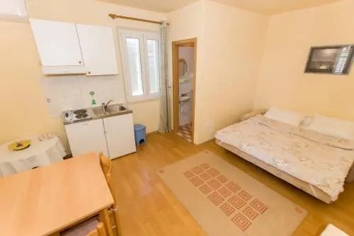 Apartments Maande