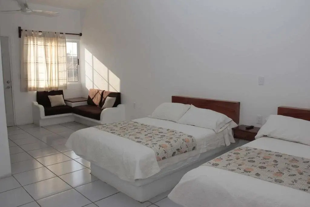 Hotel y Suites Del Paci­fico