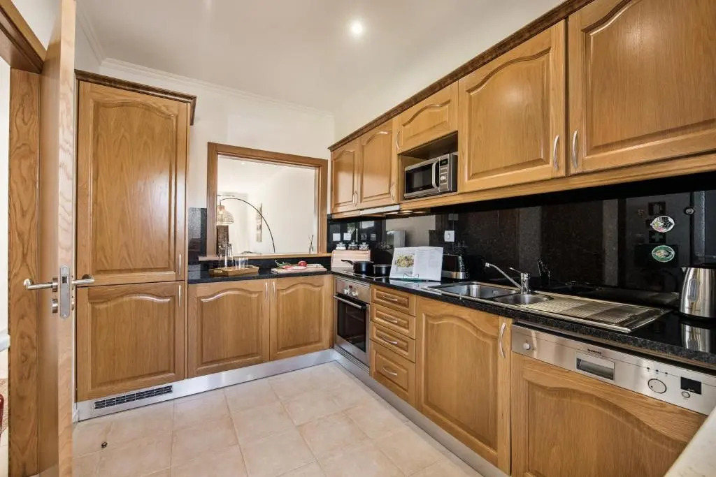 Luxurious First Floor Apartment Sleeps 4