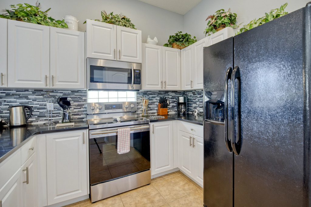Gorgeous 5 bed with south facing pool, Davenport, US