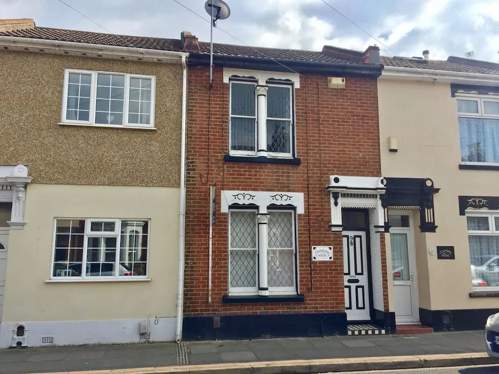 Little Connaught 2 bed House pet friendly