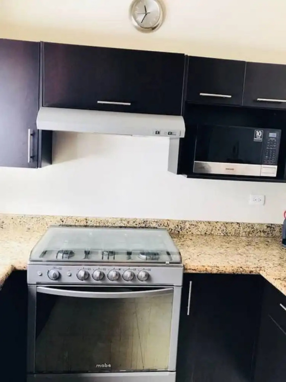 Amalfi Xlieva Penthouse. 3 Blocks From the 5th Ave