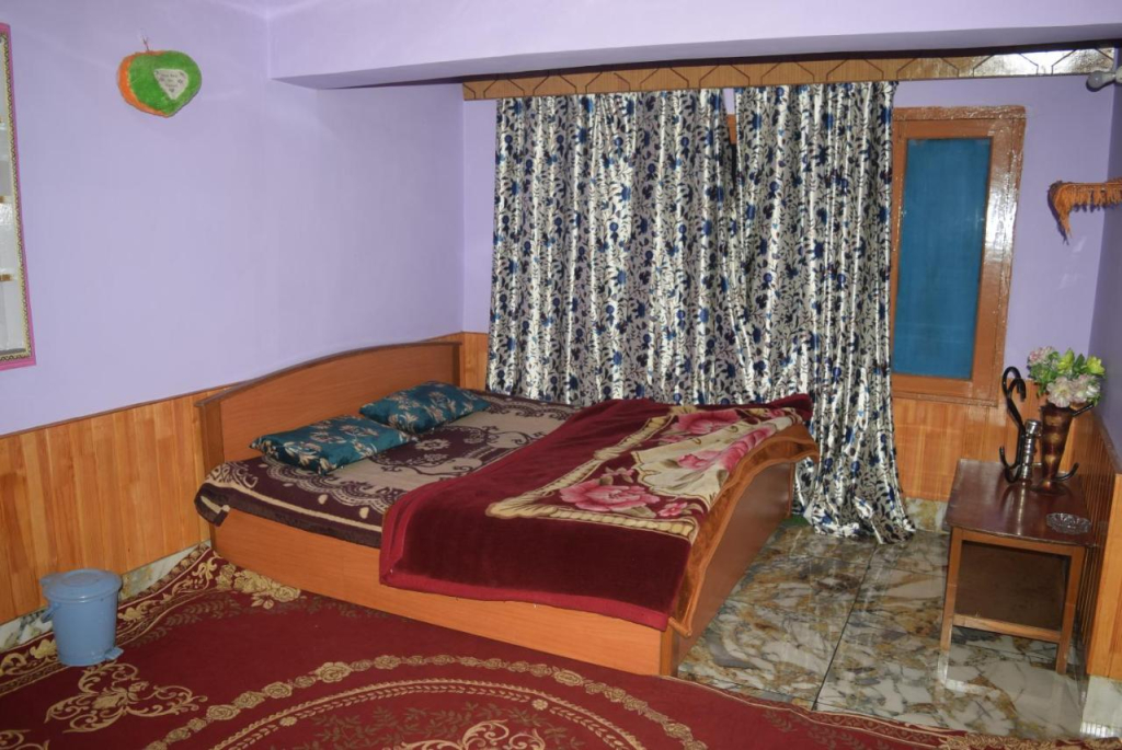 Goroomgo Khanday Guest House srinagar