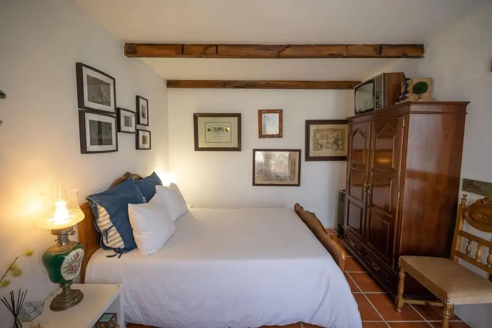 Beach House Babylon guest house with kitchenette and garden
