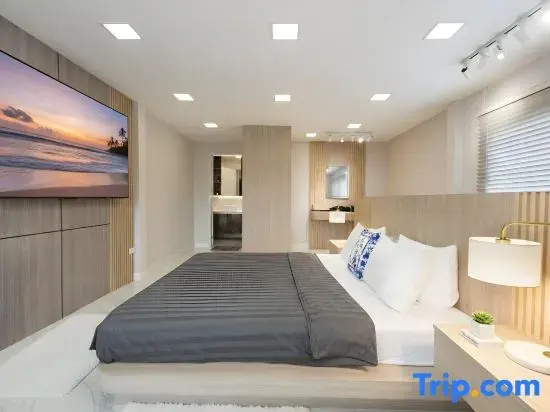 Bangkoks most beautiful modern villa-with massage