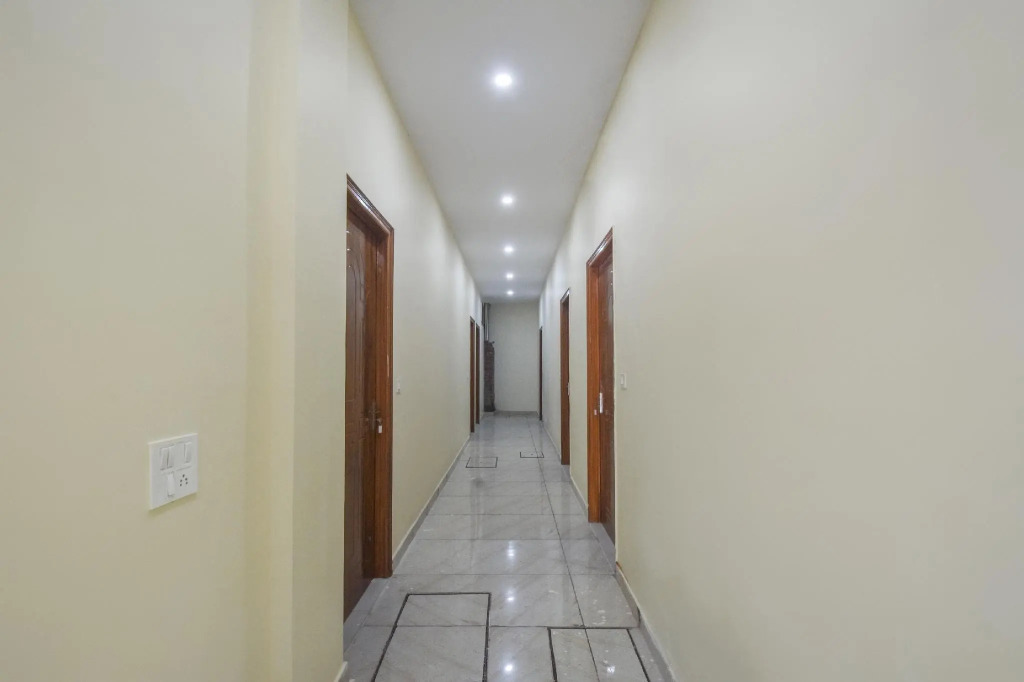 Paradise In by OYO Rooms