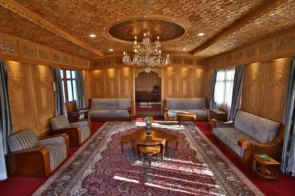 Mascot Houseboats