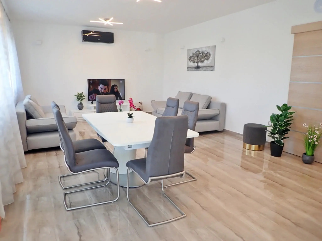 Apartments in Starigrad-Paklenica, modern and comfortable