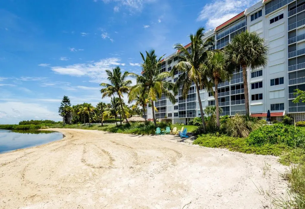 Sun Caper 208, Sleeps 6, Gulf Front, 2 Bedrooms, Elevator, Heated Pool