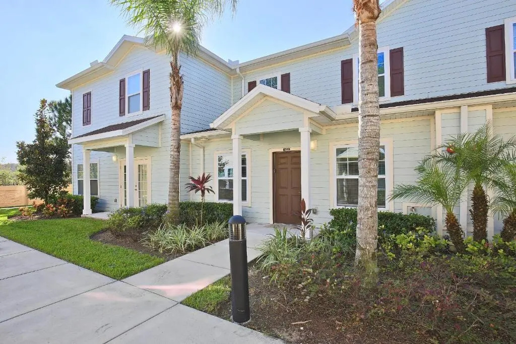 All new townhouse in gated community 10 min away from Disney!