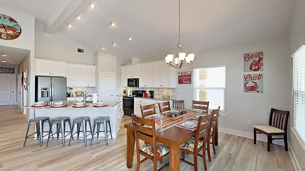 660 Sandpiper Cir Home - 3 Br home by RedAwning