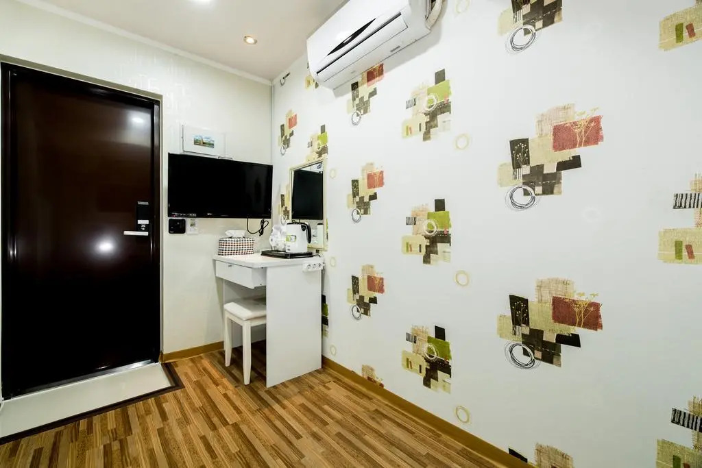 Chloe Hostel