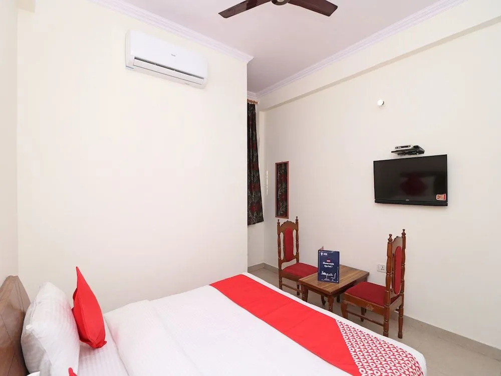 OYO 12068 Sunder Residency