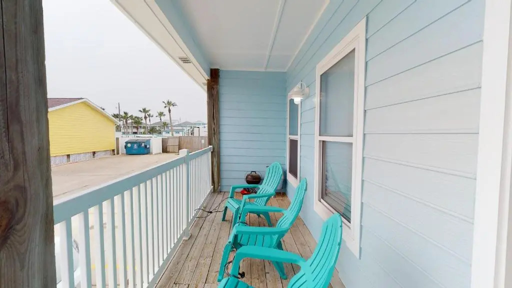 CDR109 Salt Therapy 3 bedroom 3 bath Newly Remodeled, BEACH home with Shared POOL