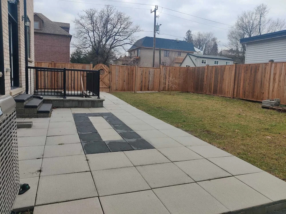 Brand New Basement Apt next to Beach & Go Train