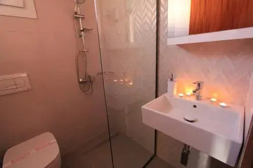 Romanza Studios