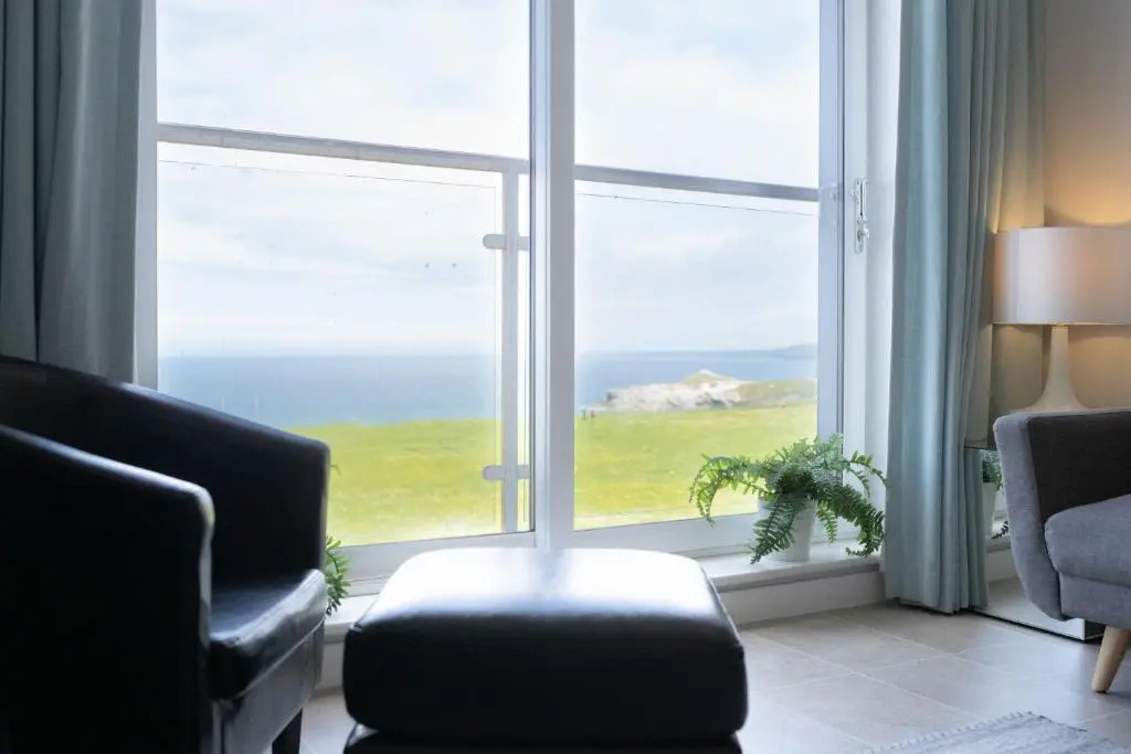 Stunning Sea Views, luxury apartment beaches & restaurants are a short walk away