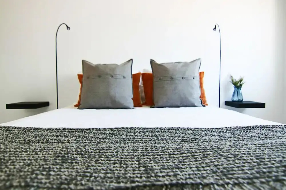 Phaedrus Living: Seaside Executive Flat Harbour 206