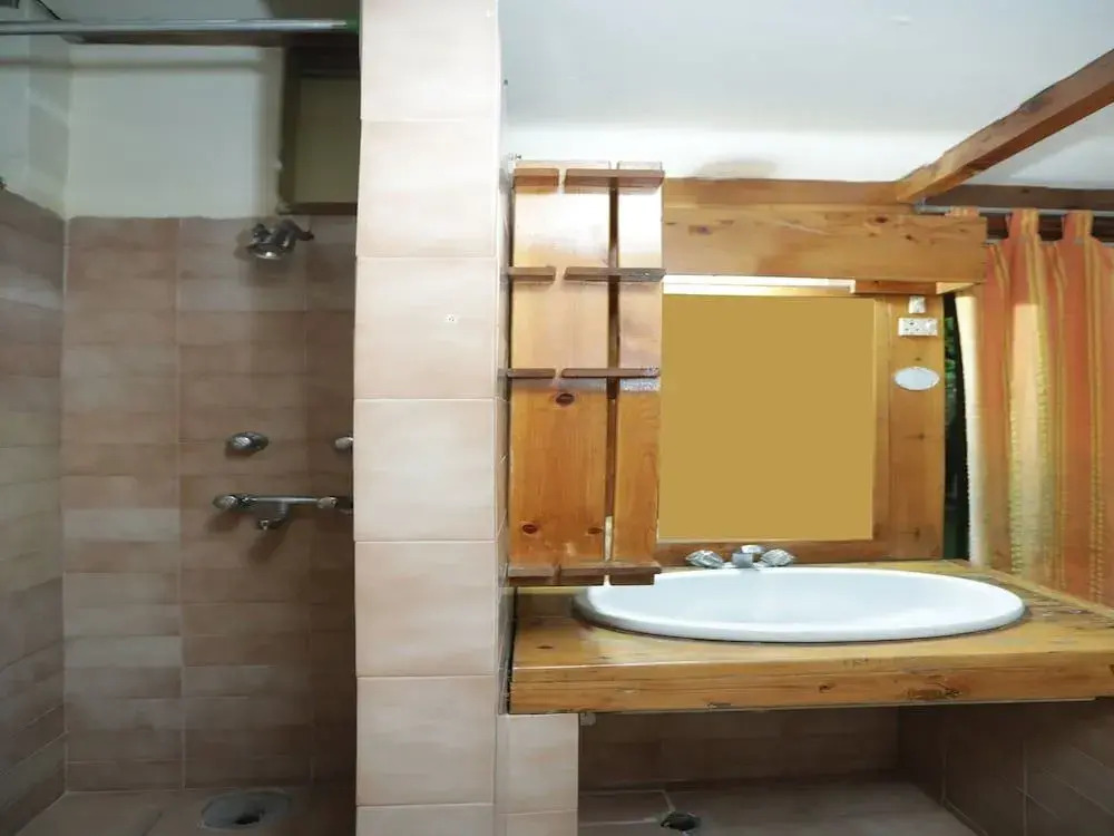 OYO 14300 Home Pleasant 3BHK Mount View Cottage, Prini