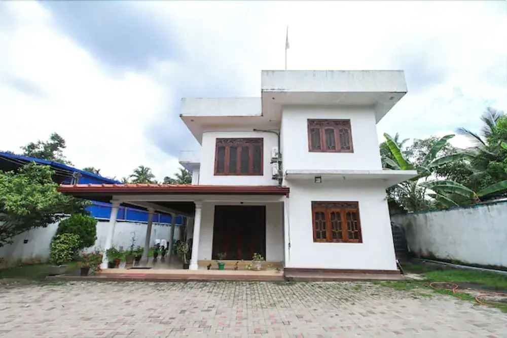 Hotel Damas Kadawatha by OYO Rooms
