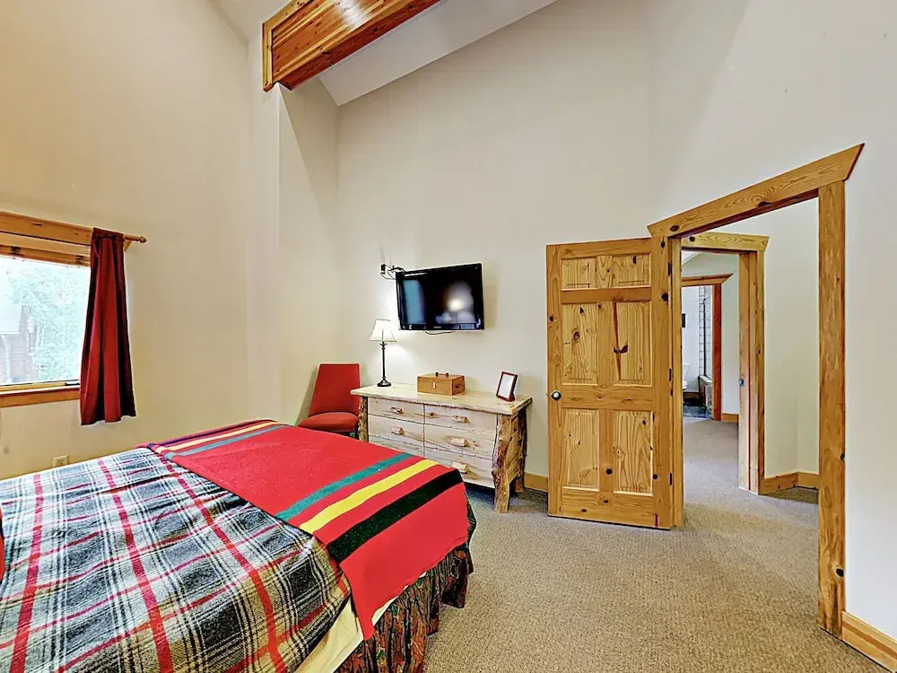 New Listing! Park City , 3 Min. To Lifts 2 Bedroom Condo